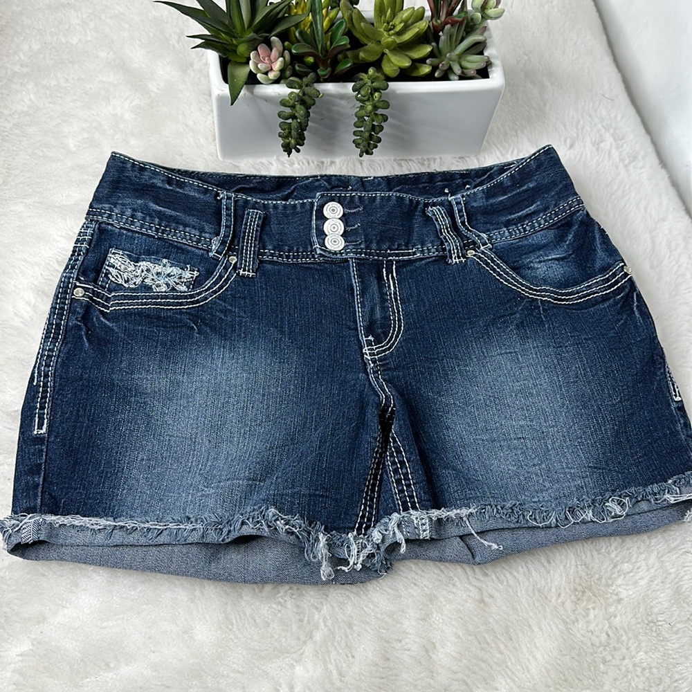 Short and Sexy Series shorts size 11junior/ ladies 6 dark wash